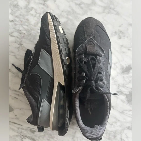 Nike Air Max Pre-Day Black and Gray Sneakers - Picture 6 of 9